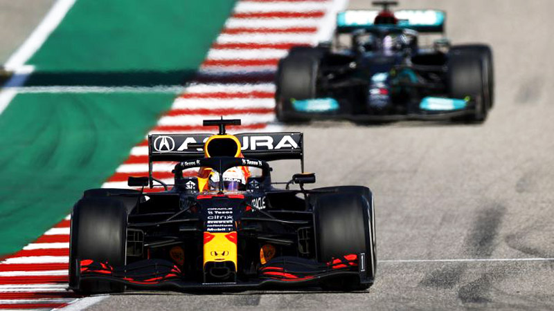 Verstappen-Hamilton-17